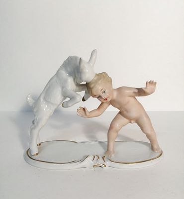 Фарфоровая статуэтка "Путти с козленком", производство Германия (Валлендорф). 
Время 
