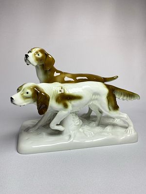 Фарфоровая большая статуэтка &laquo;Охотничьи Собаки&raquo;. Германия 
Время изготовления вторая 