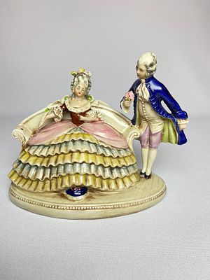 Фарфоровая статуэтка на тему "Амурные сцены" производство Германия (Grafenthal). Время 