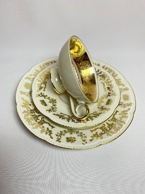 Великолепное фарфоровое чайное трио в идеальной сохранности известной немецкой мануфактуры 