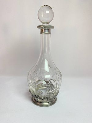 Графин стеклянный в оловянном обрамлении эдельвейсами. Производство Германия середина 20-го 