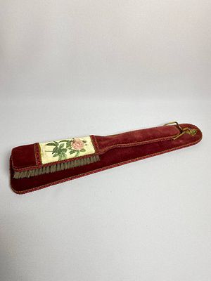 Старинная бархатная щётка для одежды, ручной работы с изящным бронзовым крючком с головой 