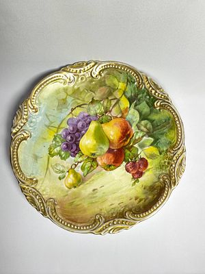 Старинная большая настенная тарелка с изображением фруктов, производство Франция. Время 