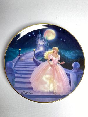 Коллекционная оригинальная декоративная тарелка из тонкого фарфора ограниченной серии "Золушка" 