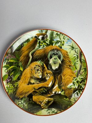 Коллекционная декоративная тарелка из серии животных "Орангутанг" известной немецкой 