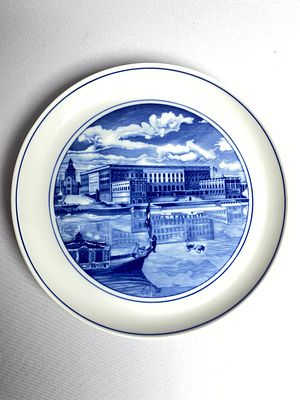 Настенная оригинальная фарфоровая тарелка. Производство мануфактуры Meissen (Мейсон) Германия 