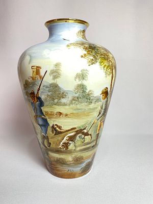 Большая расписная ваза на тему охоты с подписью французского художника. Высота-33см. 