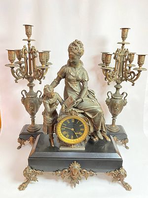 Большой каминный набор - часы с канделябрами. Производство Франция. Материал шпиатр и 