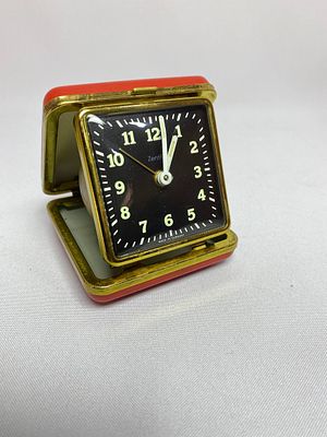 Часы механические дорожные с будильником, полностью в рабочем состоянии. Производство Германия. 