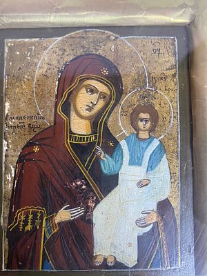 Старинная икона (миниатюра) в киоте с изображением Божьей Матери Палех, середина XIX века. 