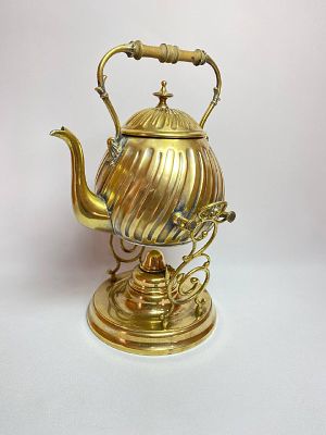 Рельефная бульотка на 2 литра производство Англия. Время изготовления первая половина прошлого 