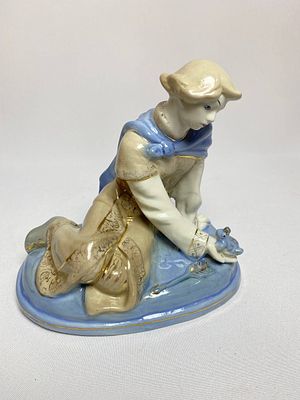 Фарфоровая статуэтка "Царевна лягушка" производство Гжельского фарфорового завода. Время 