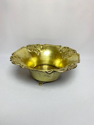 Старинная латунная чаша или ваза с ручной чеканкой и доработкой. Производство Франция. Время 