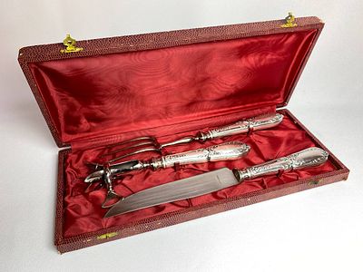 Старинный набор для сервировки стола из 3-х предметов в родной коробке красного цвета, от 