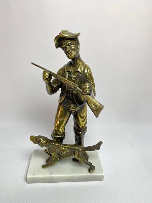 Оловянная статуэтка "Охотник с собакой" на подставке из мрамора. Высокое мастерство и внимание 