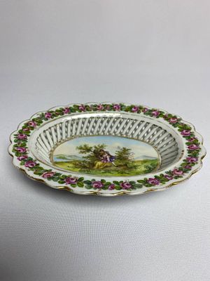 Вазочка из ажурного фарфора ручной работы. Производство Германия, фарфор графа фон Хеннеберга в 