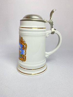 Пивная кружка выпущенная к юбилею завода. Производство Германия, вторая половина прошлого века. 