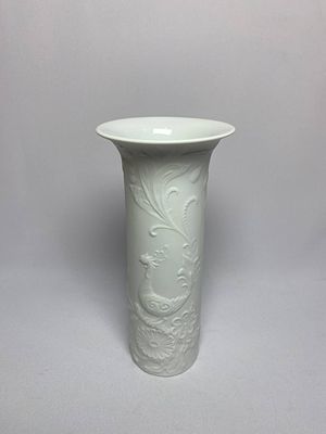 Ваза для цветов из бисквитного белоснежного фарфора, немецкой мануфактуры Kaiser. Ваза в 