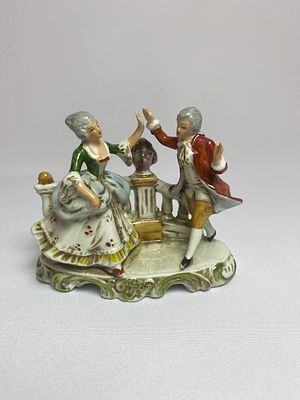 Миниатюрная Фарфоровая статуэтка Дама с кавалером, производство ГДР мануфактура Carl Schneider 