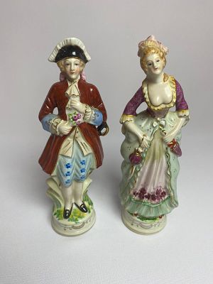 Красивые яркие фарфоровые статуэтки Романтической пары, производство старой Японии, примерно 