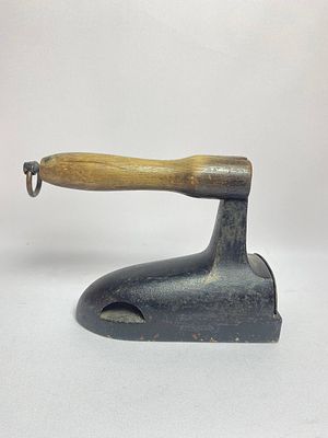 Редкий большой угольный утюг 19 века (нагревательный элемент не предназначен) с родной ручкой 