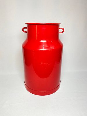Винтажный яркий эмалированный бидон. Бидон без вмятин и деформаций. Внутри емкости присутствуют 