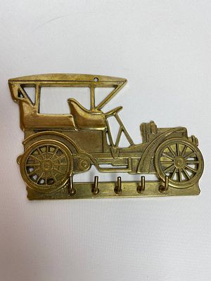 Винтажная ключница " Автомобиль" на 5 крючков. Материал-латунь. Ключница без деформаций. 