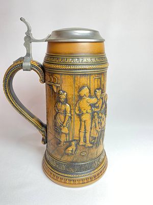Большая керамическая пивная кружка с оловянной крышкой, объемом-2,5л. Производство Германия 