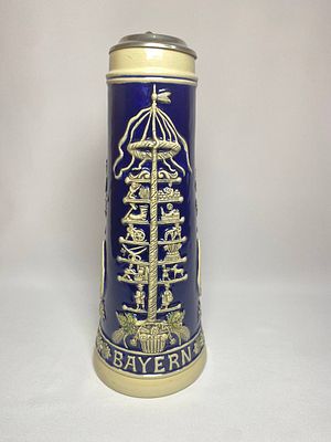 Большая керамическая пивная кружка ручной работы с оловянной крышкой. Производство Германия 