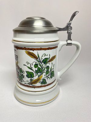 Крупная фарфоровая пивная кружка с оловянной крышкой производство Германия. Время изготовления 