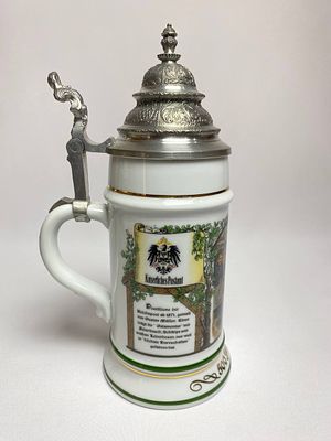 Фарфоровая полковая пивная кружка с изящной оловянной крышкой в отличной сохранности. 