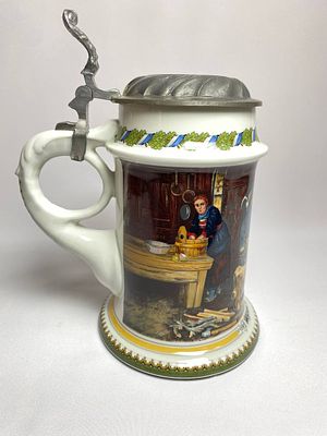Редкая крупная фарфоровая пивная кружка с ручкой стилизованной под охотничий рожок и оловянной 