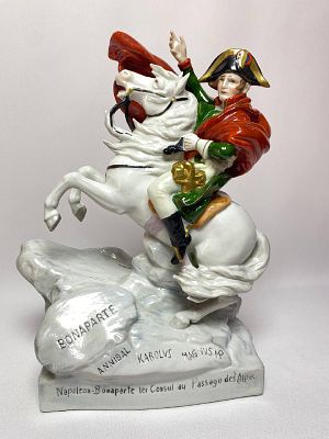 Фарфоровая статуэтка переход Наполеона через Альпы. Производство ГДР, 1950-1959г., мануфактурой 