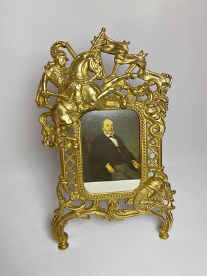 Антикварная бронзовая рамка для фотографий &laquo;Георгий Победоносец&raquo;. Производство Франция 19 век. 