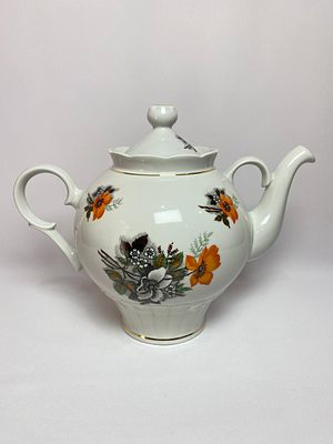 Большой фарфоровый чайник с ручной росписью производство СССР Краснодарского завода "Лиза 