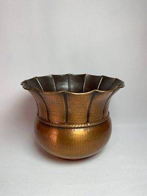 Большое медное кашпо ручной работы по форме напоминающей вазу. Производство Германия. Материал 