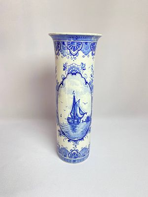 Старинная Голландская ваза конца 19 начало 20 века. Предположительно мануфактура DELFT. Ваза в 