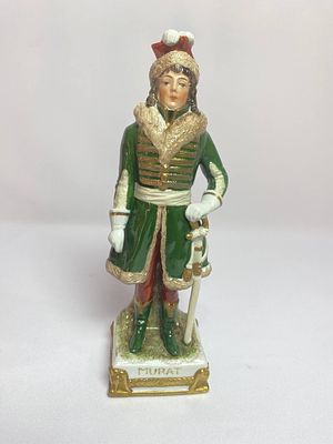 Коллекционная фарфоровая статуэтка знаменитого наполеоновского маршала, великого герцога Берга 