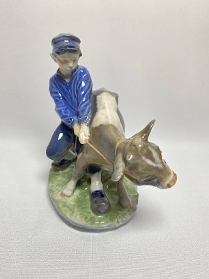 Антикварная фарфоровая статуэтка Royal Copenhagen Копенгаген. Середина ХХ века. 
Антикварная 