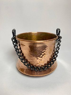 Медное кашпо ручной работы с кованой цепью, производство Швеция. Время изготовления середина 
