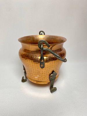 Медное кашпо ручной работы с кованой ручкой и коваными ножками производство Швеция. Время 