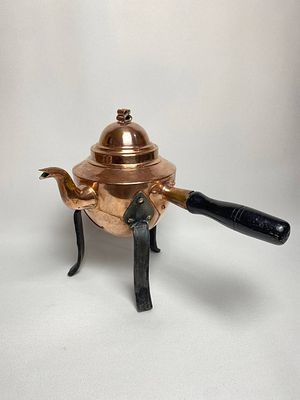 Медный каминный чайник с деревянной ручкой и коваными ножками ручной работы, производство 