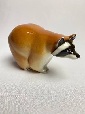 Фарфоровая статуэтка Енот, производство СССР 1960-64 гг. ЛФЗ (Ломоносовский фарфоровый завод). 