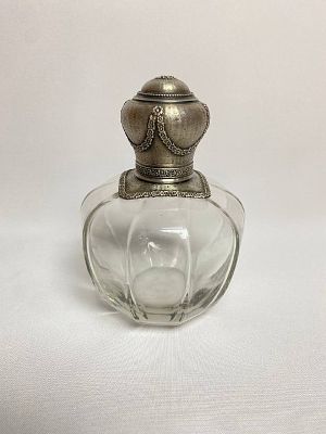 Антикварный флакон для благовоний 19 век Франция серебро клеймо Минерва. Корпус флакона 