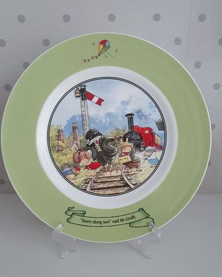 Фарфоровая декоративная тарелка Англия. Фарфоровая тарелочка с персонажами из книги "Сказки 