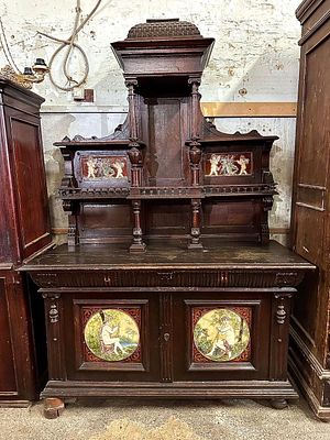 Антикварный буфет-поставец, фрески родные, без сколов, на нижних имеются сквозные трещины 