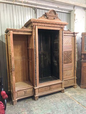 Старинный антикварный шкаф, 19 вв. Очищен от старого покрытия, в очень хорошем состоянии. 