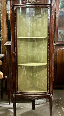 Антикварная угловая витрина-буфет, Европа. Бронзовый декор, обивка- все в превосходной сохранности