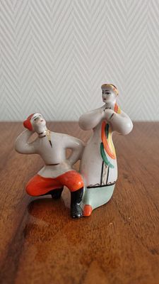 Статуэтка фарфоровая . Миниатюрная фарфоровая статуэтка "Гопачок" 
ЗХК Полонное, 50-60 годы 