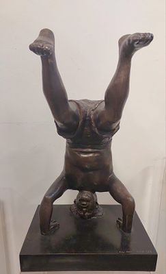 דינה בבאי - דוד בן גוריון, עומד על הראש . . פסל ברונזה 43X29 חתום . דינה בבאי פסלת וציירת מורה 